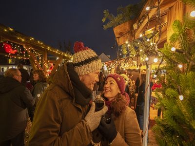 Zur Einstimmung auf die Adventszeit lockt der Büsumer Winterzauber in Büsum.