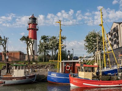 Buesum-Hafen_und_Leuchtturm-Copyright_TMS.jpg