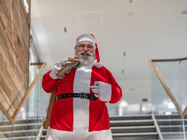 Der Nikolaus hat für alle Kinder eine kleine Überraschung dabei!