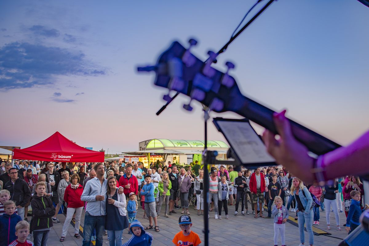 Stimmung am Meer beim Büsumer Sommer Open Air Erstmalig im Juli und